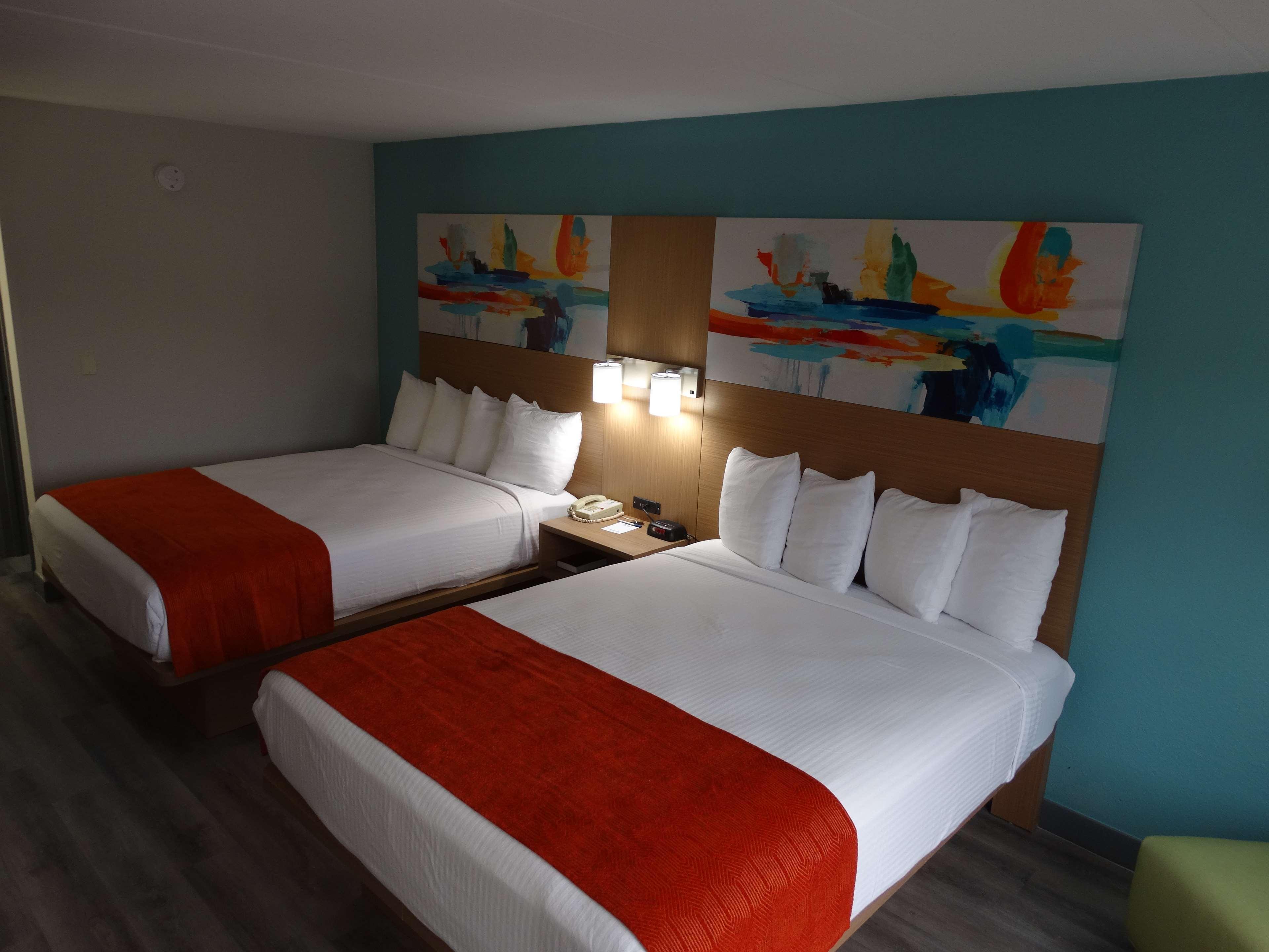 Best Western Plus Executive Hotel Richmond Dumbarton Exterior photo