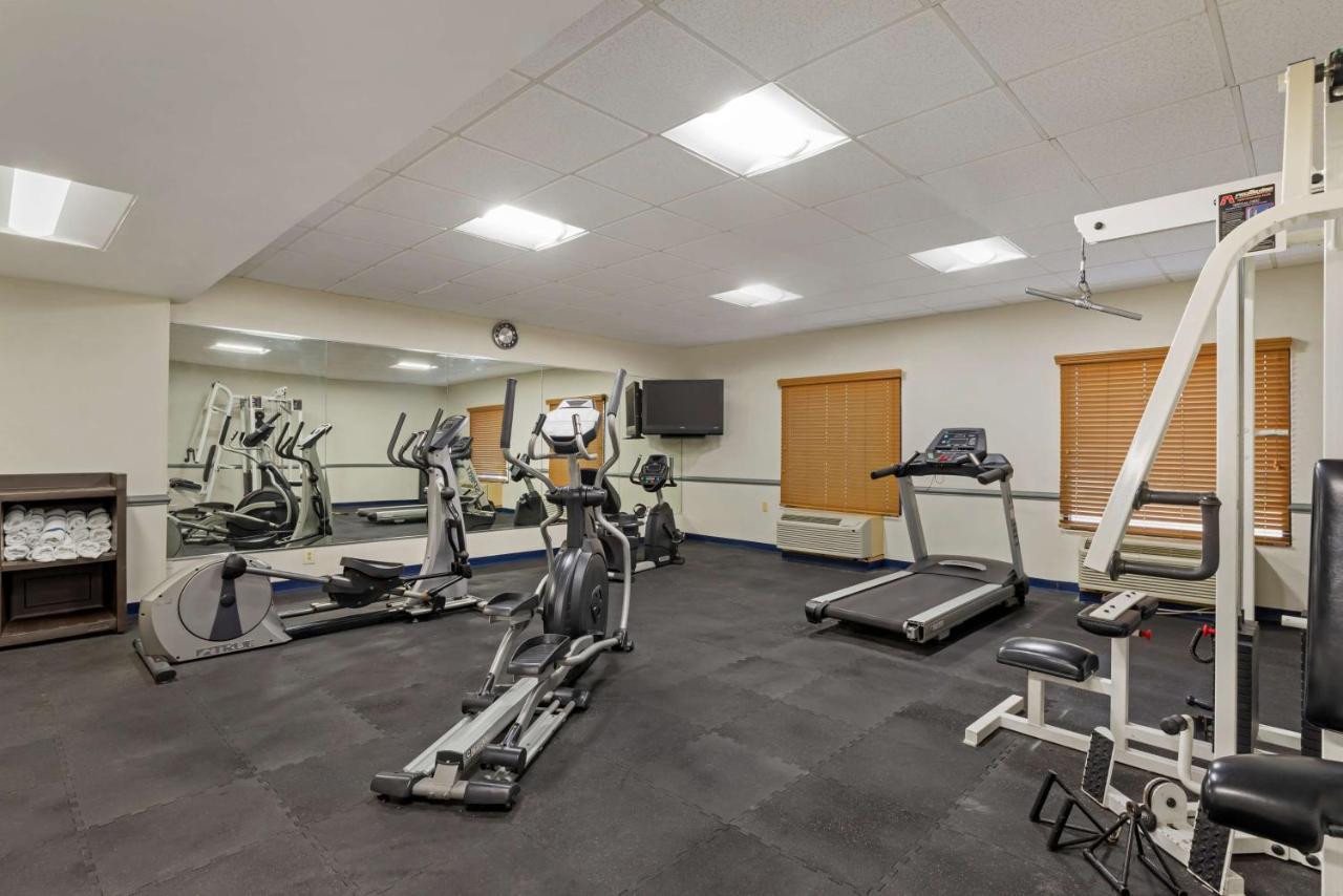 Best Western Plus Executive Hotel Richmond Dumbarton Exterior photo
